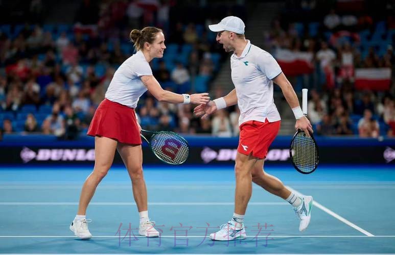 波兰逆转首夺联合杯，本西奇送蛋丝袜仍难救主，瓦林卡被批拖油瓶